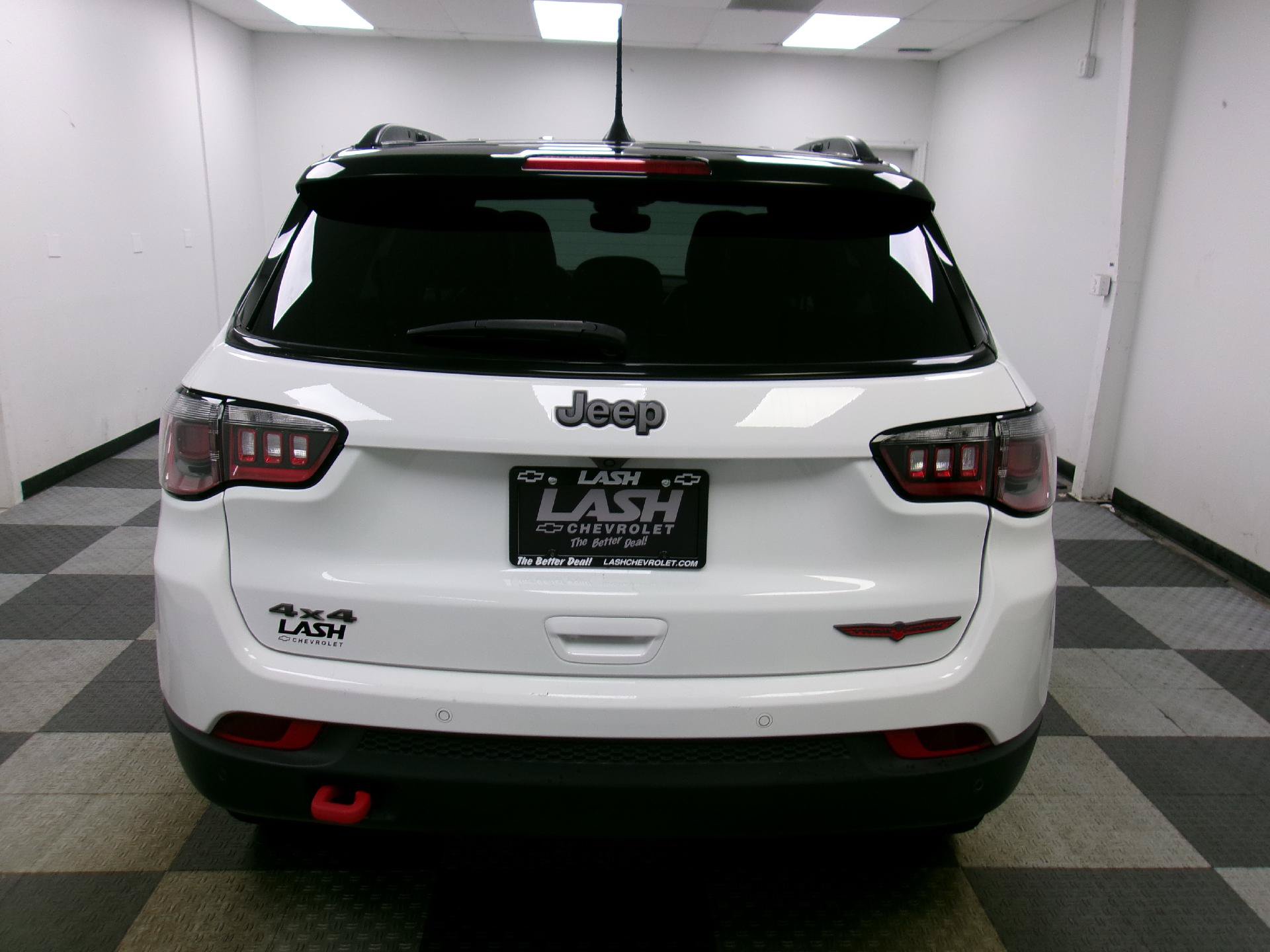 Used 2025 Jeep Compass Trailhawk AWD/4WD image 12