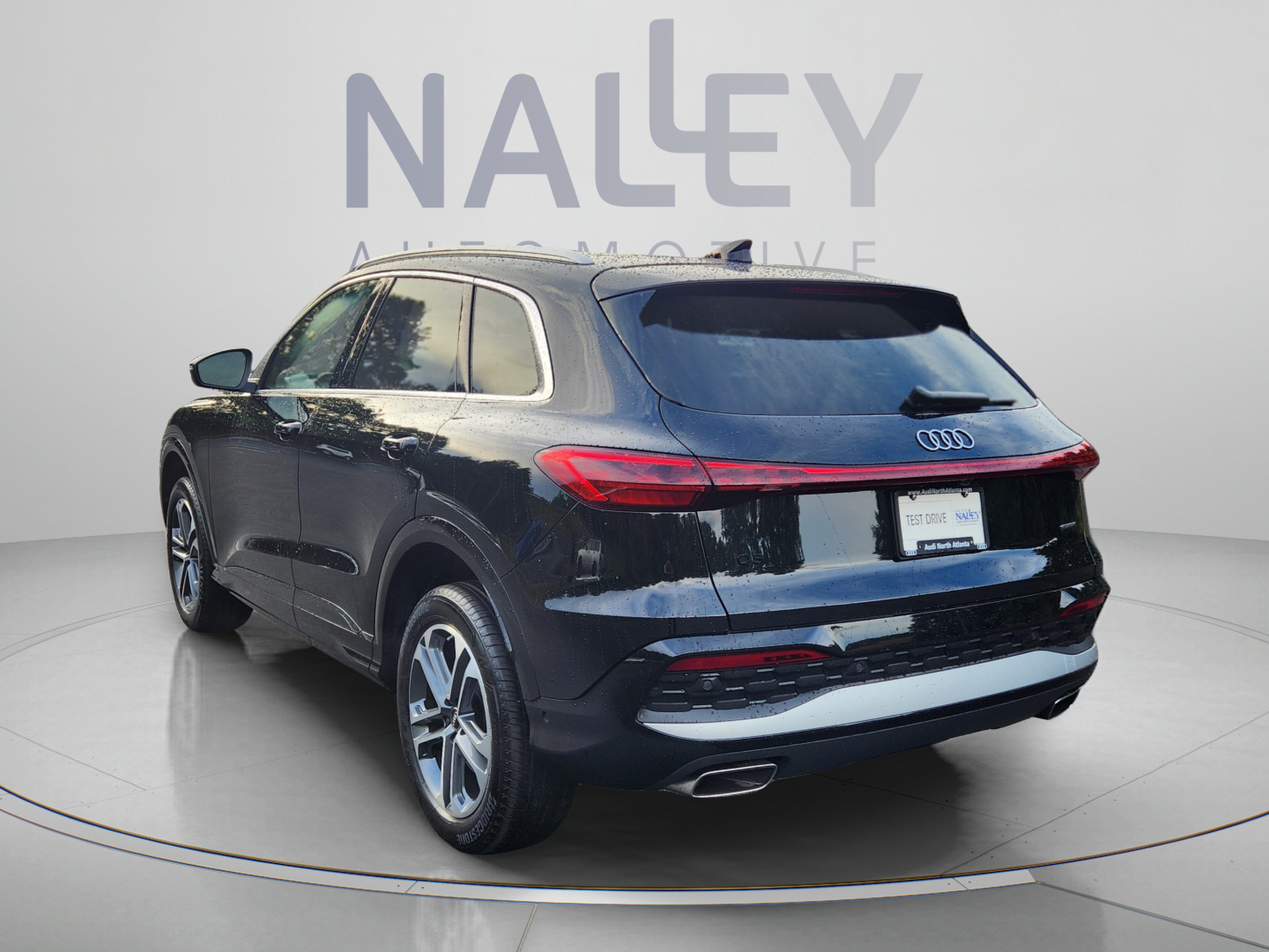 Used 2025 Audi Q5 Premium w/ Convenience Package AWD/4WD image 3