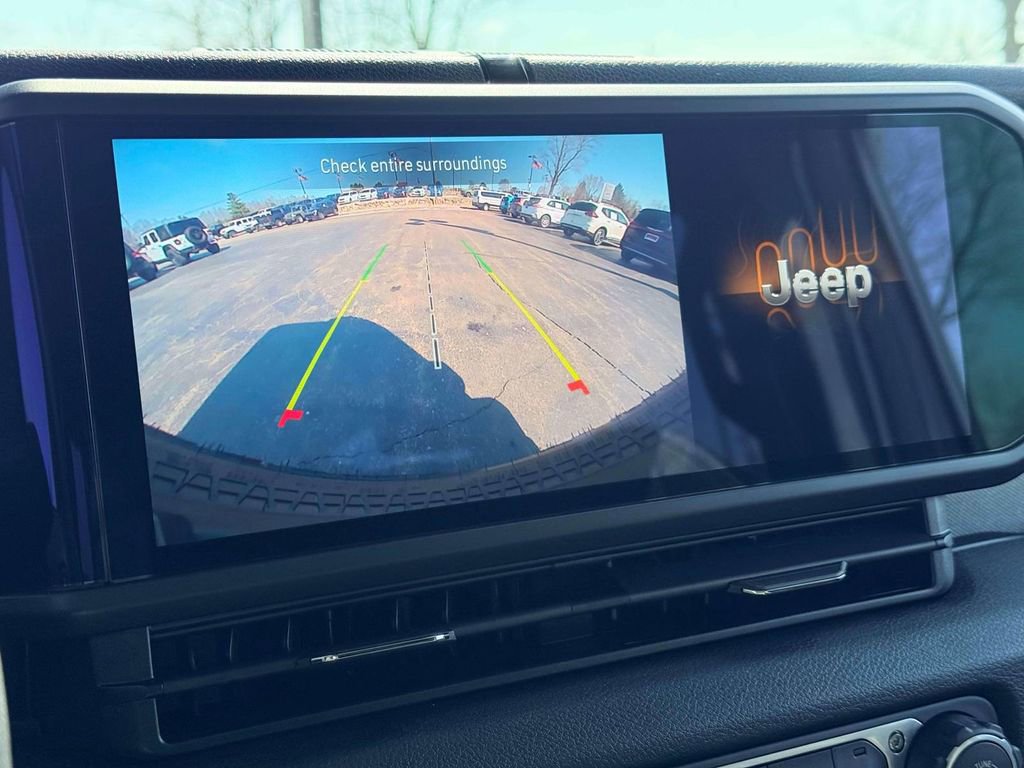 Used 2025 Jeep Wrangler Willys AWD/4WD image 20