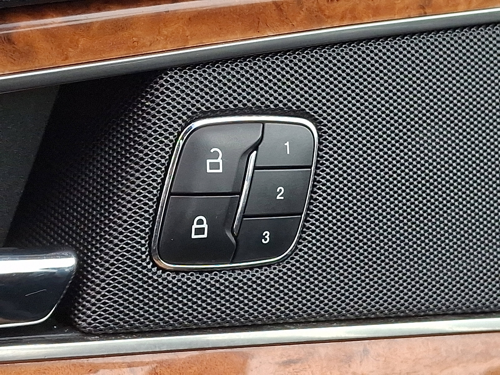 Used 2020 Lincoln Nautilus Reserve image 31