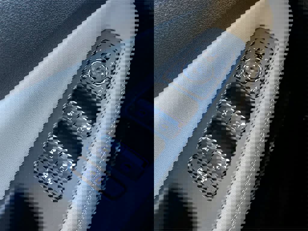 Used 2020 Hyundai Santa Fe Limited image 35