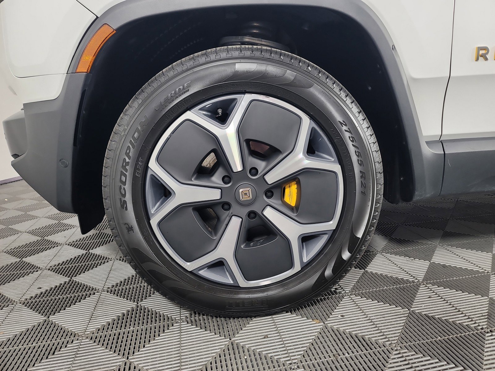 Used 2024 Rivian R1S Adventure AWD/4WD image 9