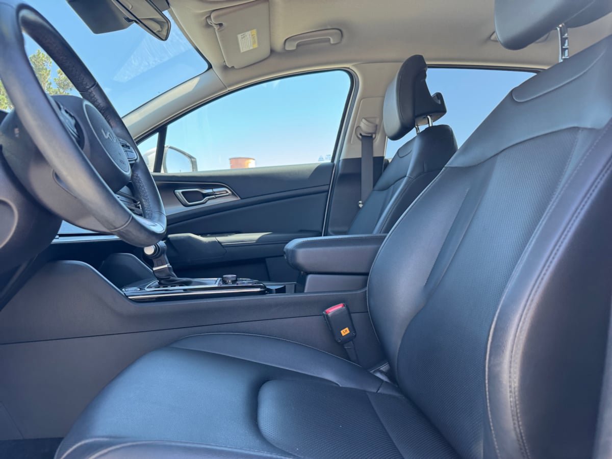 Used 2025 Kia Sportage EX FWD image 16