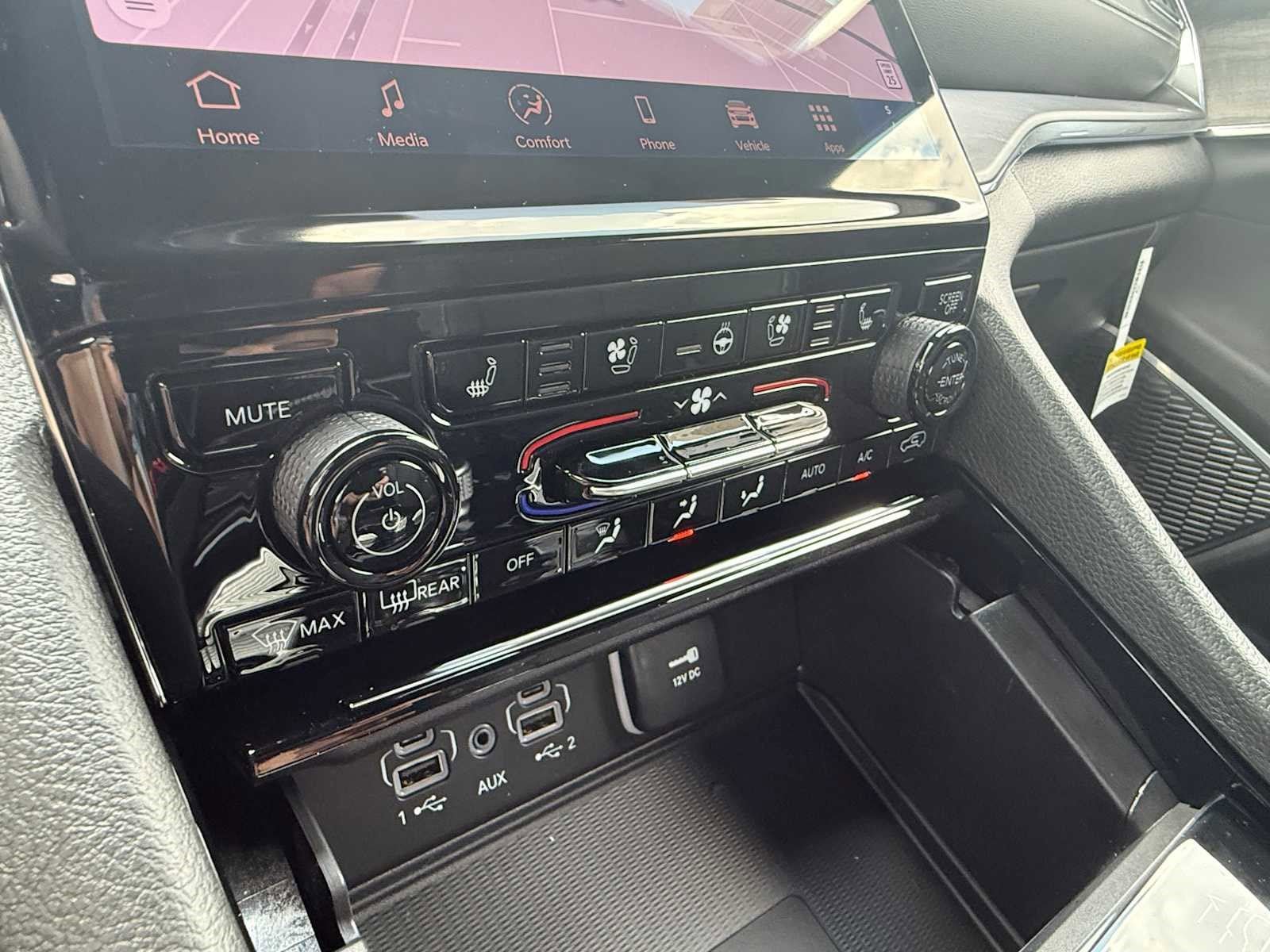 New 2025 Jeep Grand Cherokee Overland w/ Luxury Tech Group IV image 17