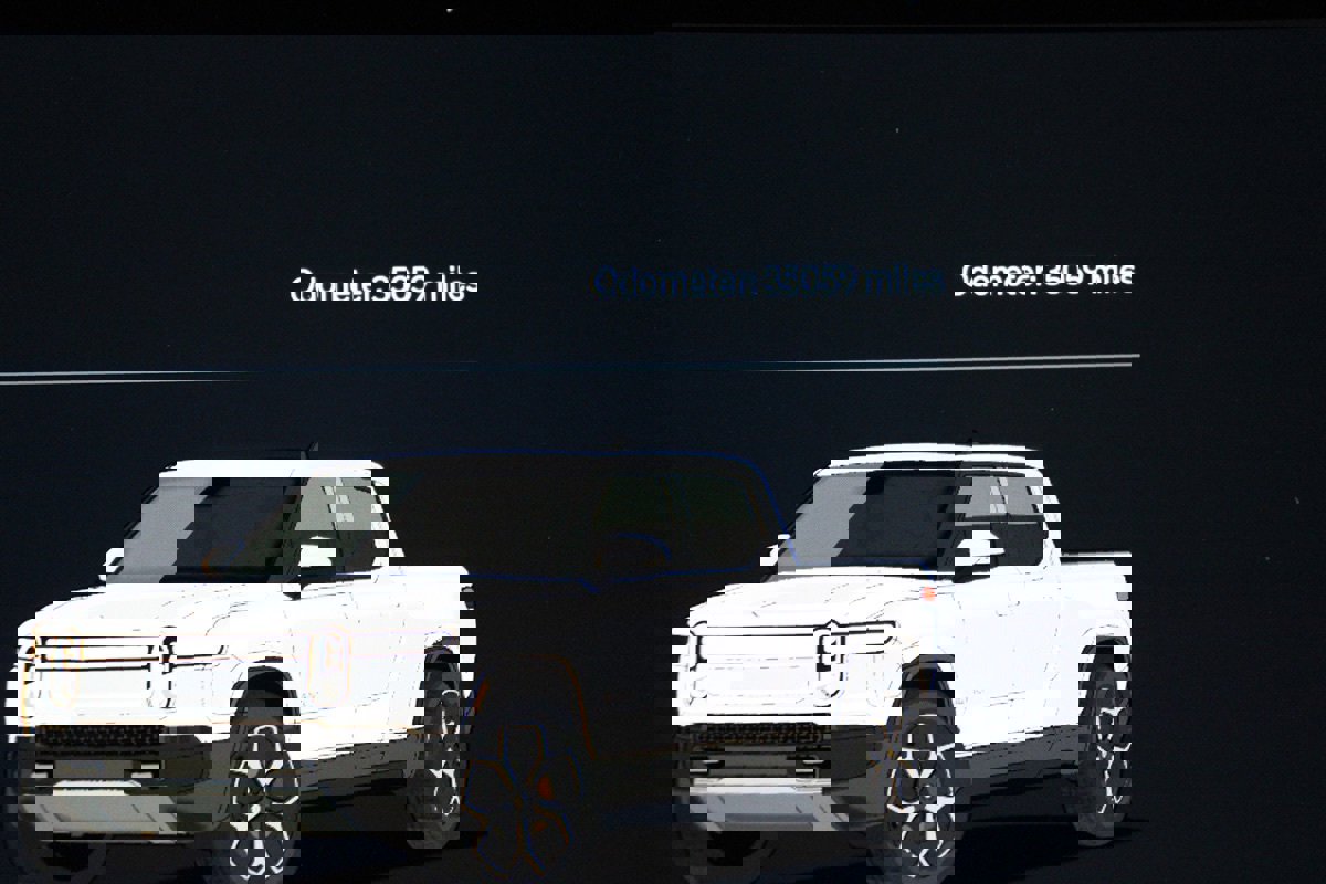 Used 2023 Rivian R1T Adventure image 38