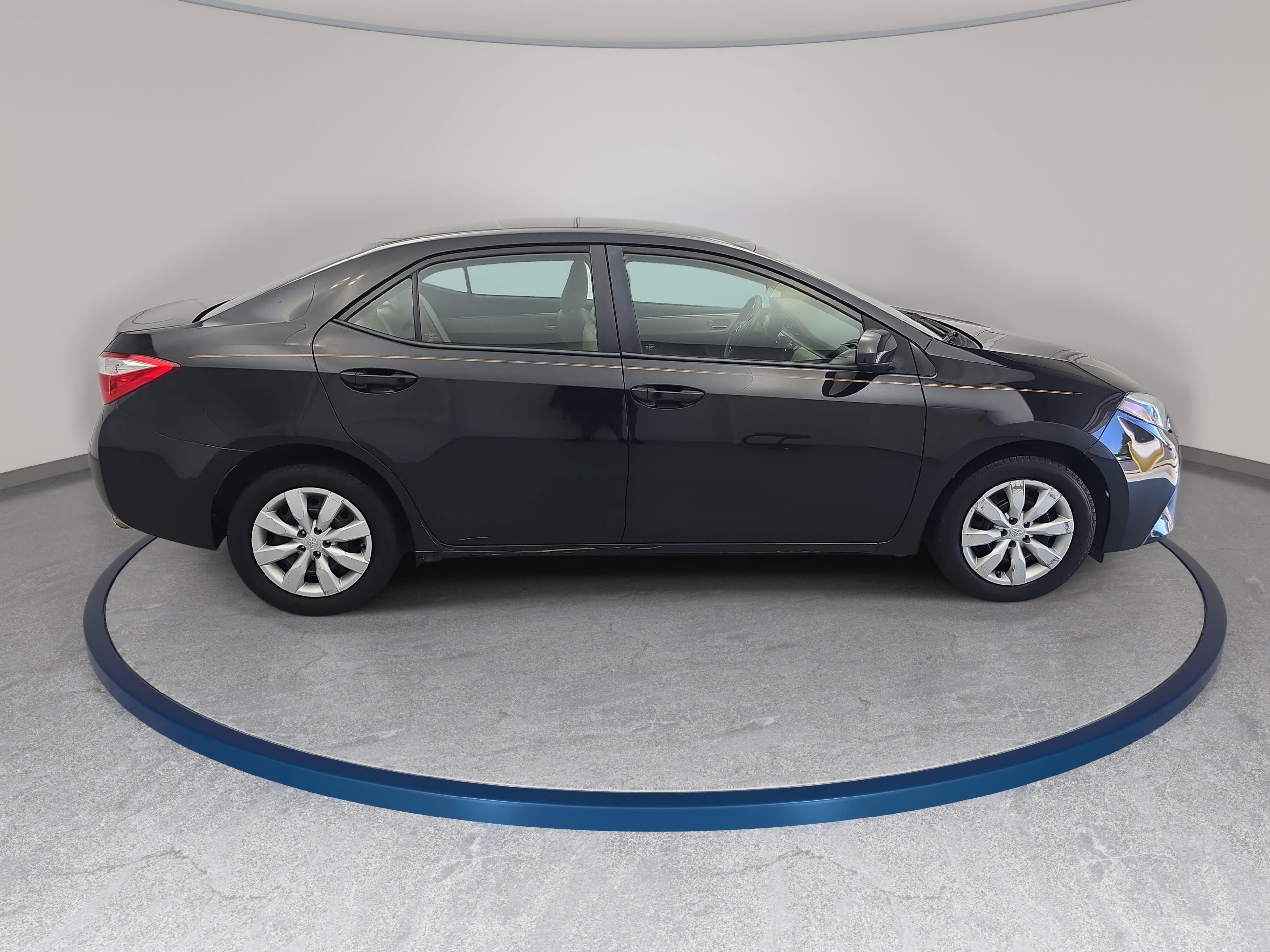 Used 2016 Toyota Corolla LE FWD image 4