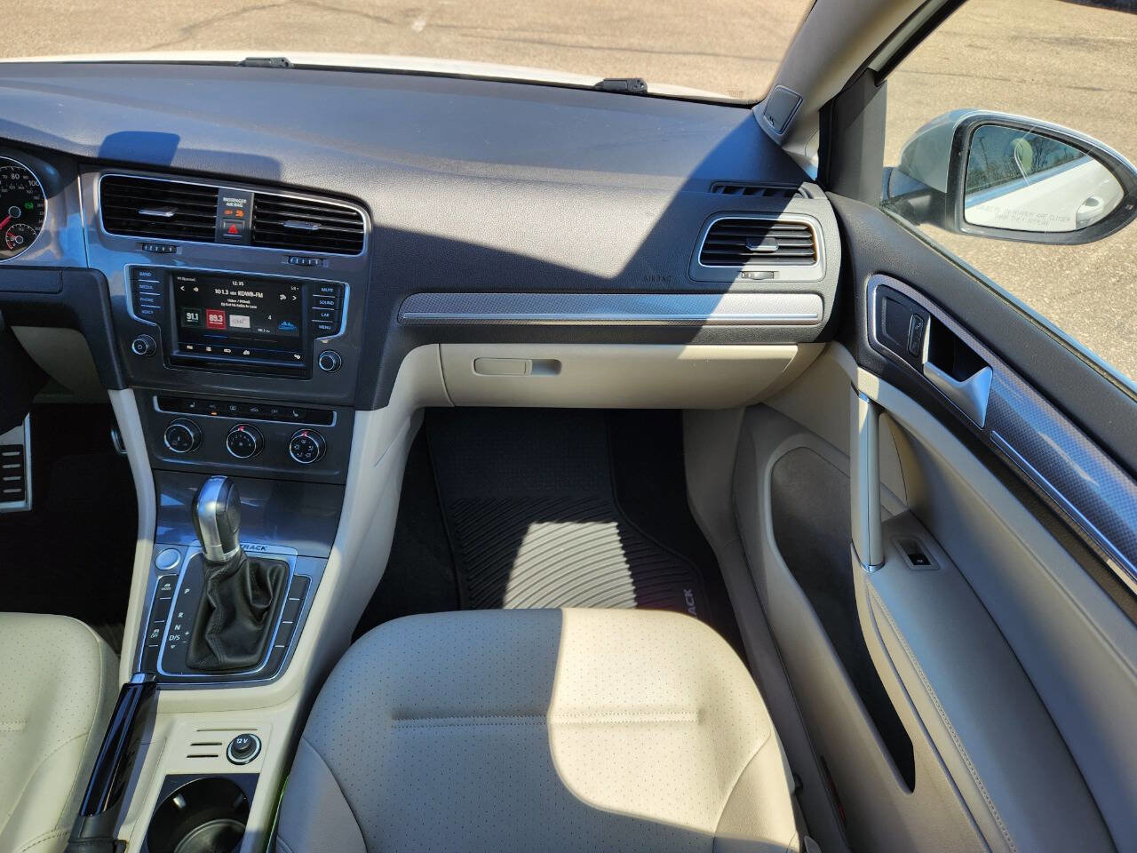 Used 2017 Volkswagen Golf Alltrack SE image 16