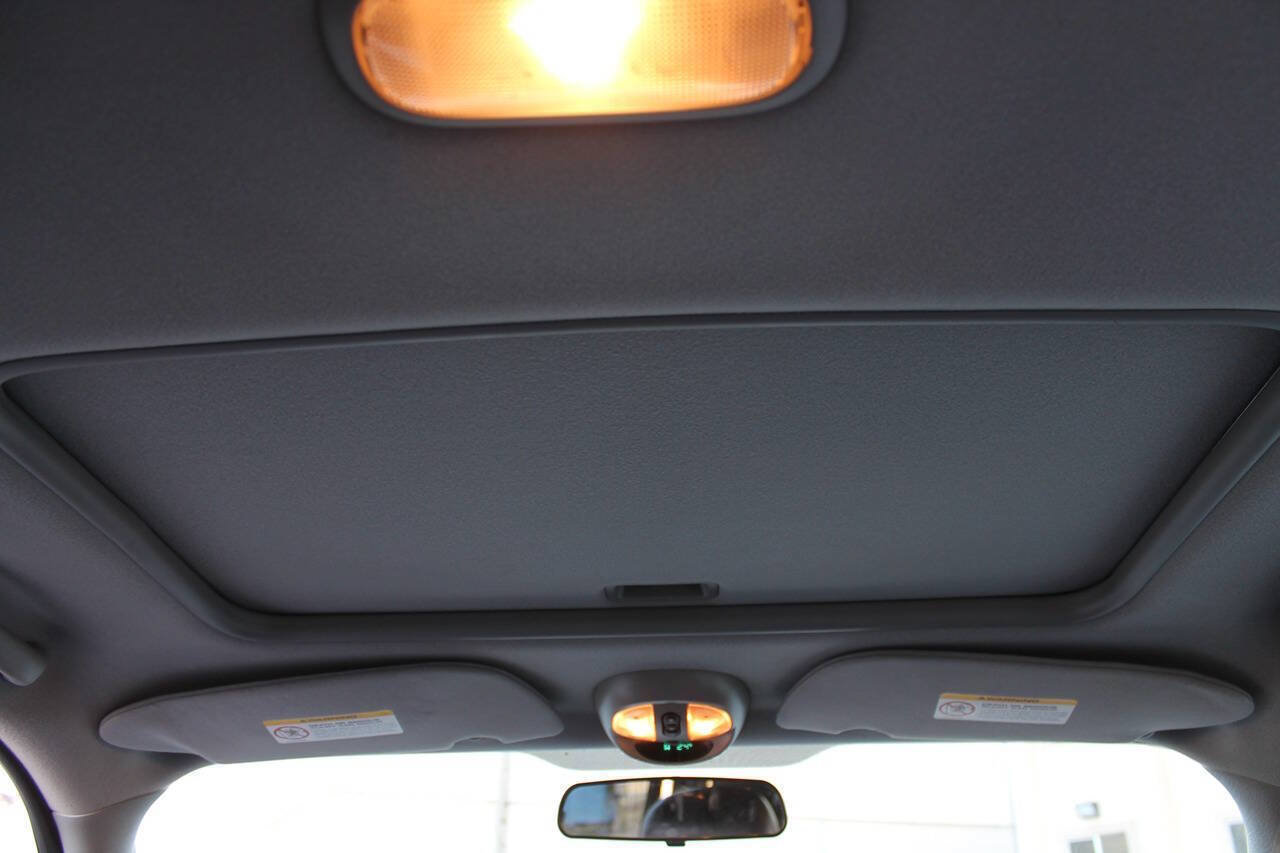 Used 2004 Chrysler PT Cruiser Limited FWD image 39