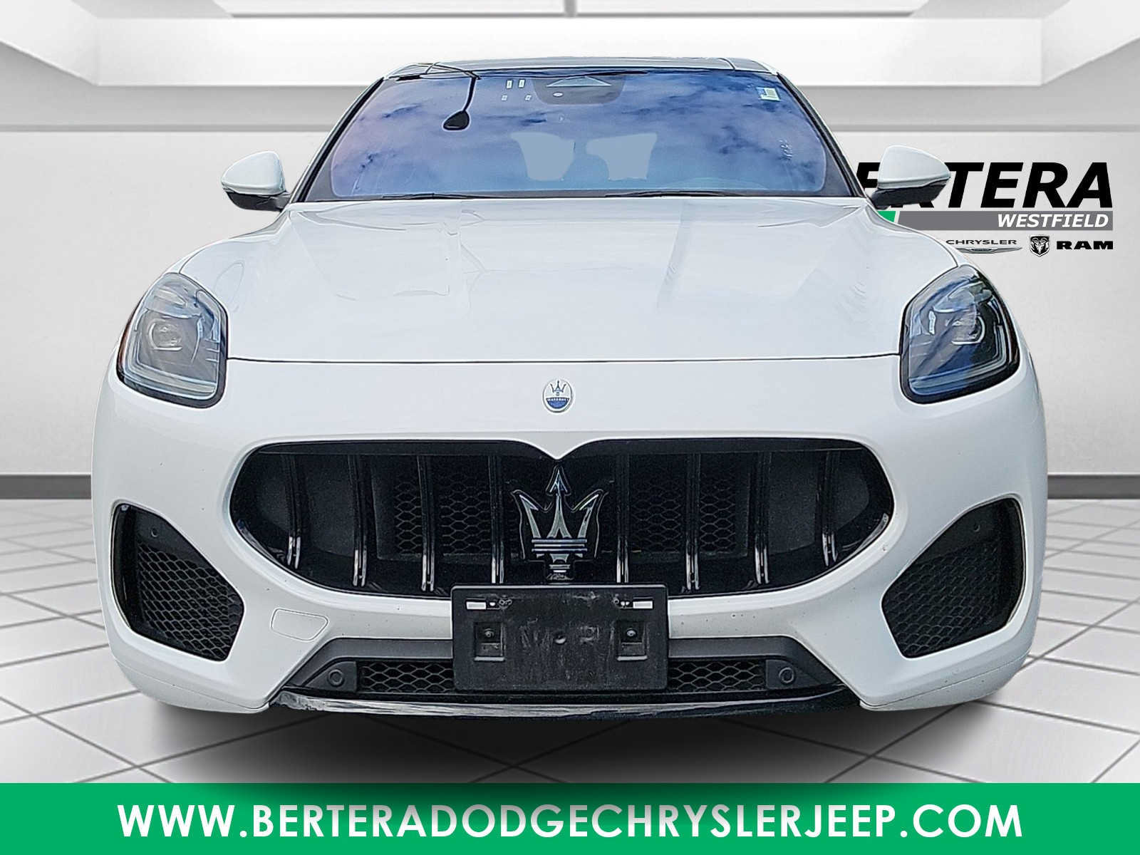 Used 2023 Maserati Grecale Modena AWD/4WD image 2