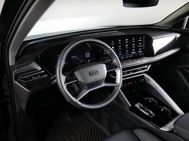 Used 2025 Audi Q5 Premium Plus w/ Premium Plus AWD/4WD image 3