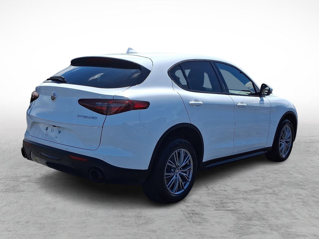 Used 2023 Alfa Romeo Stelvio Sprint image 5