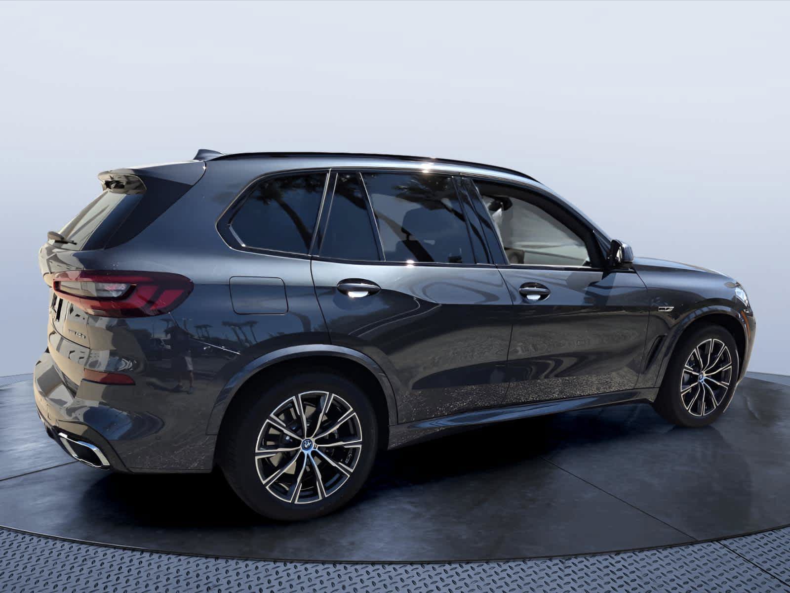 Used 2022 BMW X5 xDrive45e w/ M Sport Package AWD/4WD image 3