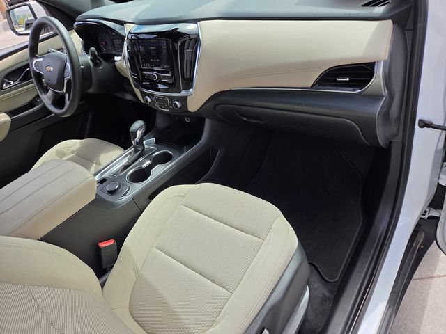 Used 2023 Chevrolet Traverse LS w/ Safety Package FWD image 17