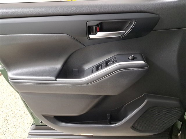 Used 2023 Toyota Highlander XLE image 23