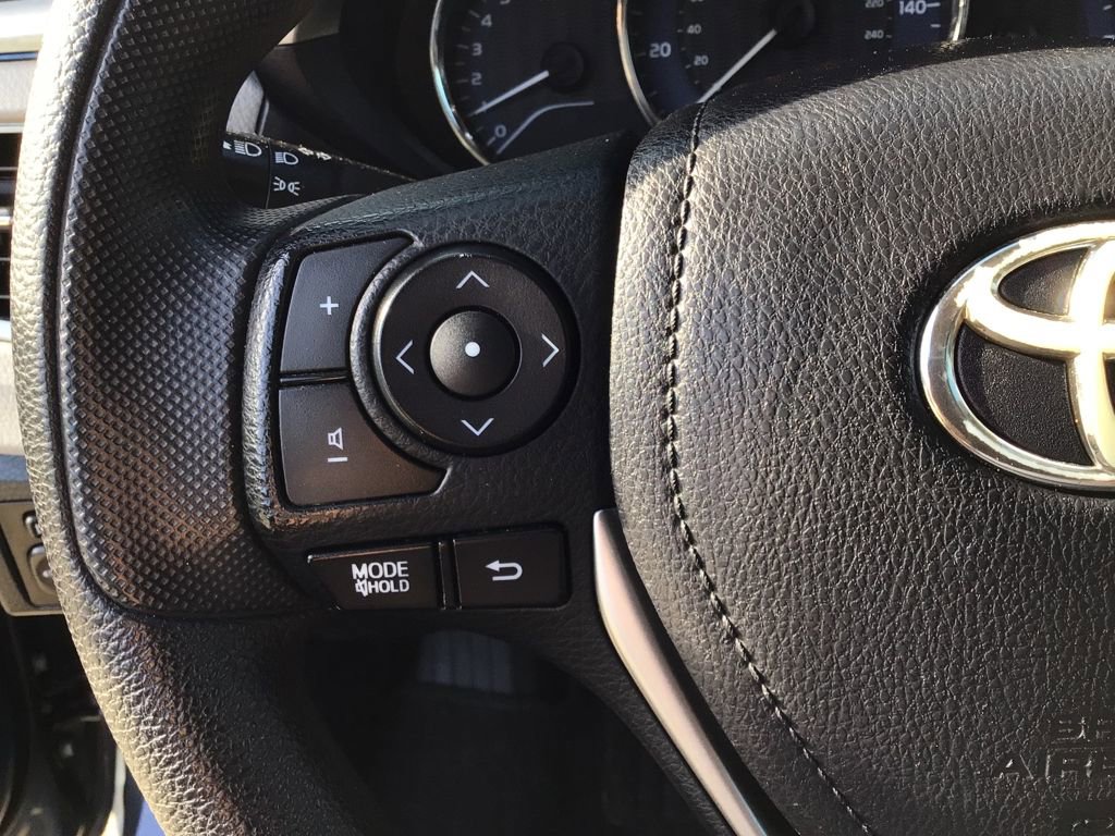 Used 2015 Toyota Corolla LE FWD image 19