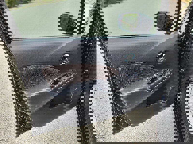 Used 2017 Nissan Versa Note SR image 19