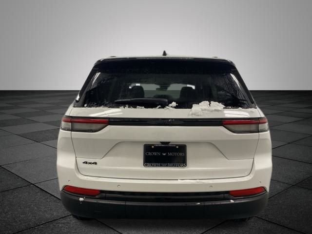 New 2025 Jeep Grand Cherokee Altitude image 5