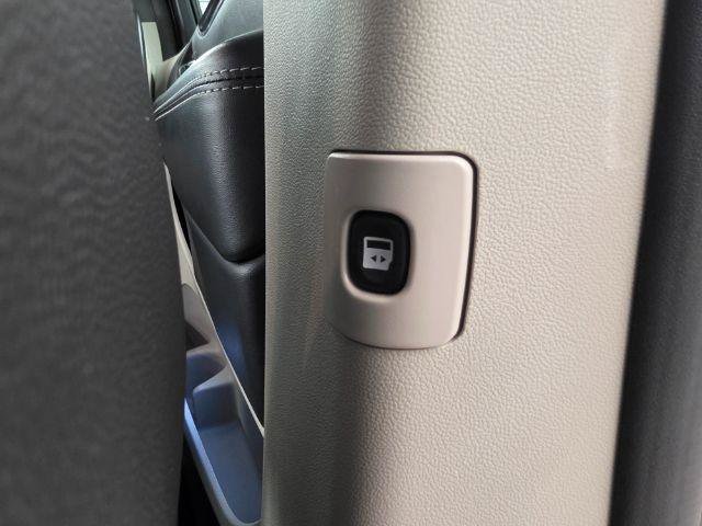 Used 2018 Dodge Grand Caravan SXT FWD image 37