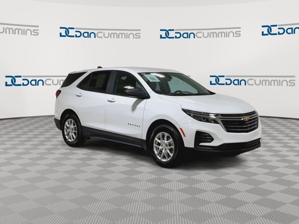 Used 2022 Chevrolet Equinox LS w/ LS Convenience Package image 2