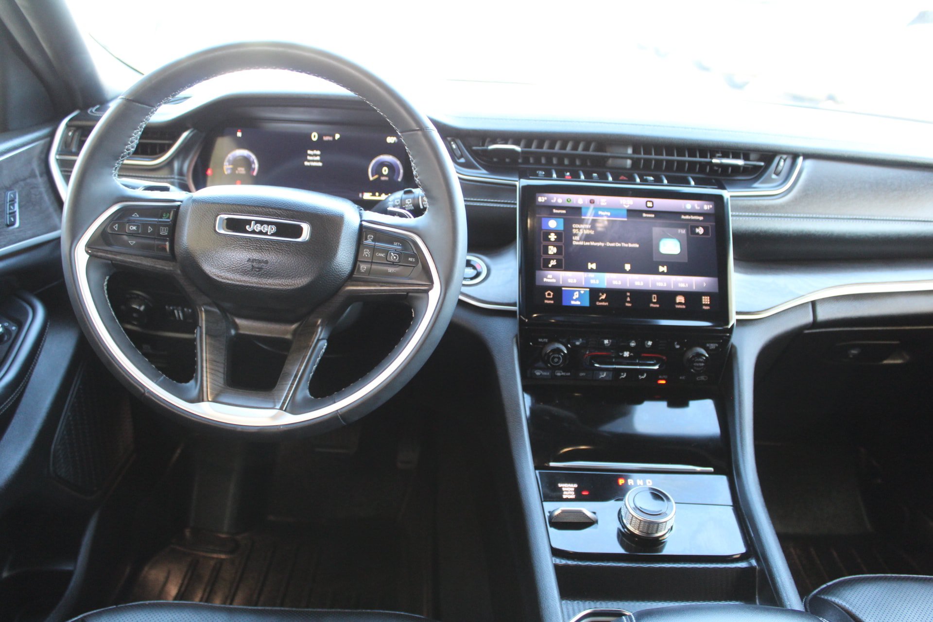 Used 2024 Jeep Grand Cherokee L Limited w/ Luxury Tech Group II image 28