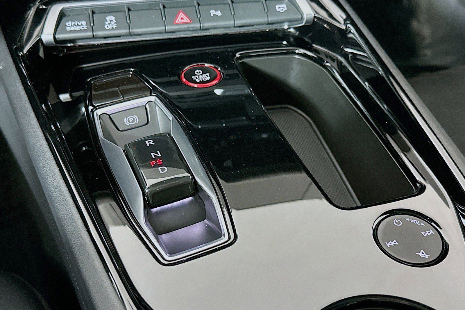 Used 2022 Audi e-tron GT Premium Plus w/ Performance Package image 7