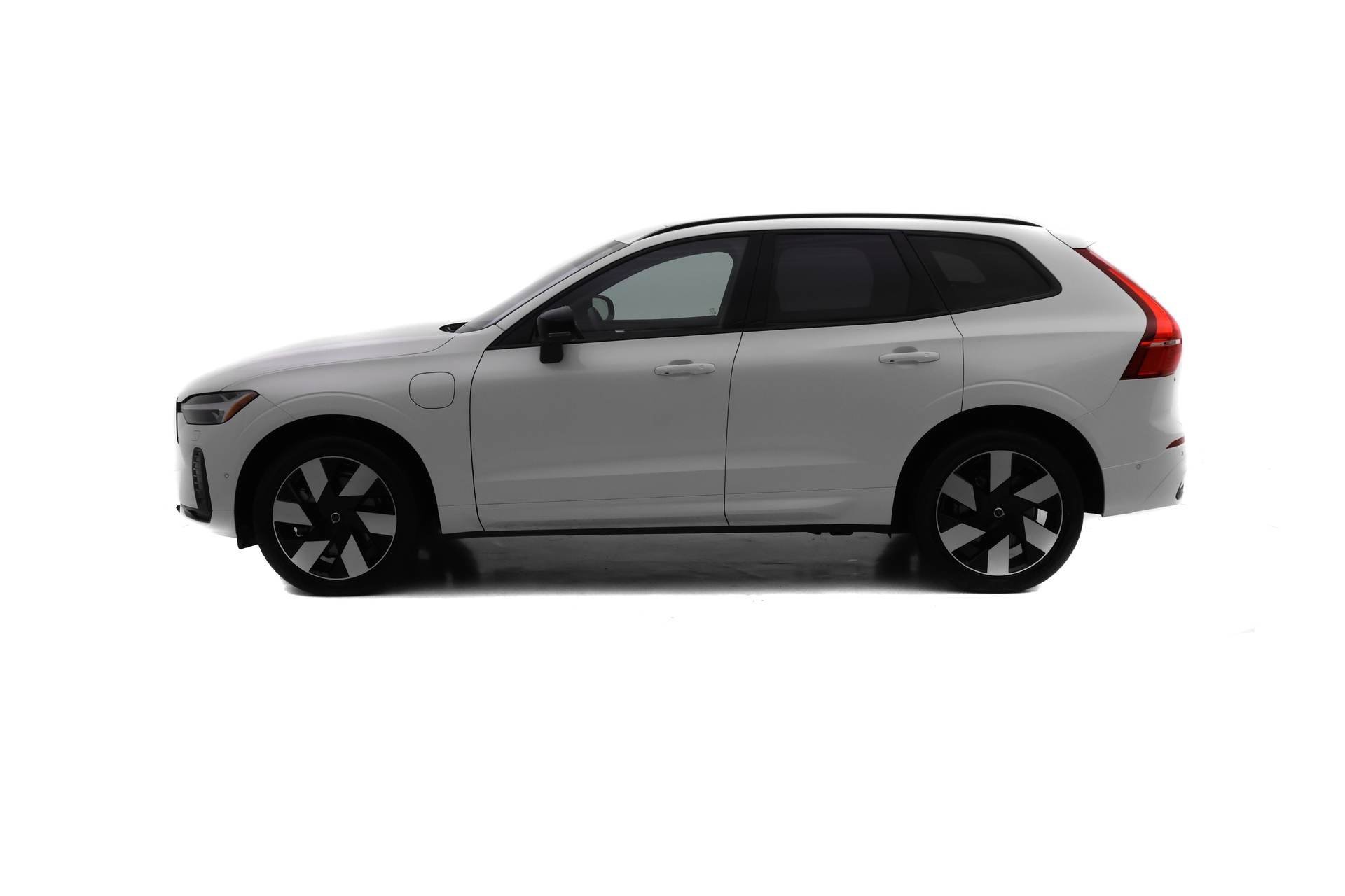 Used 2025 Volvo XC60 T8 Plus w/ Protection Package Premier image 5