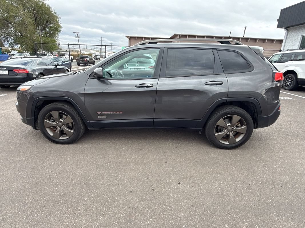 Used 2017 Jeep Cherokee Latitude AWD/4WD image 4