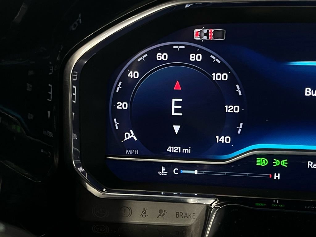 Used 2025 Chevrolet Silverado 2500 LTZ w/ LTZ Convenience Package image 16