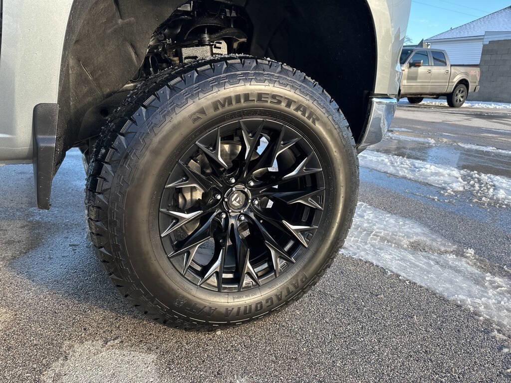 Used 2025 Chevrolet Silverado 1500 LT image 16