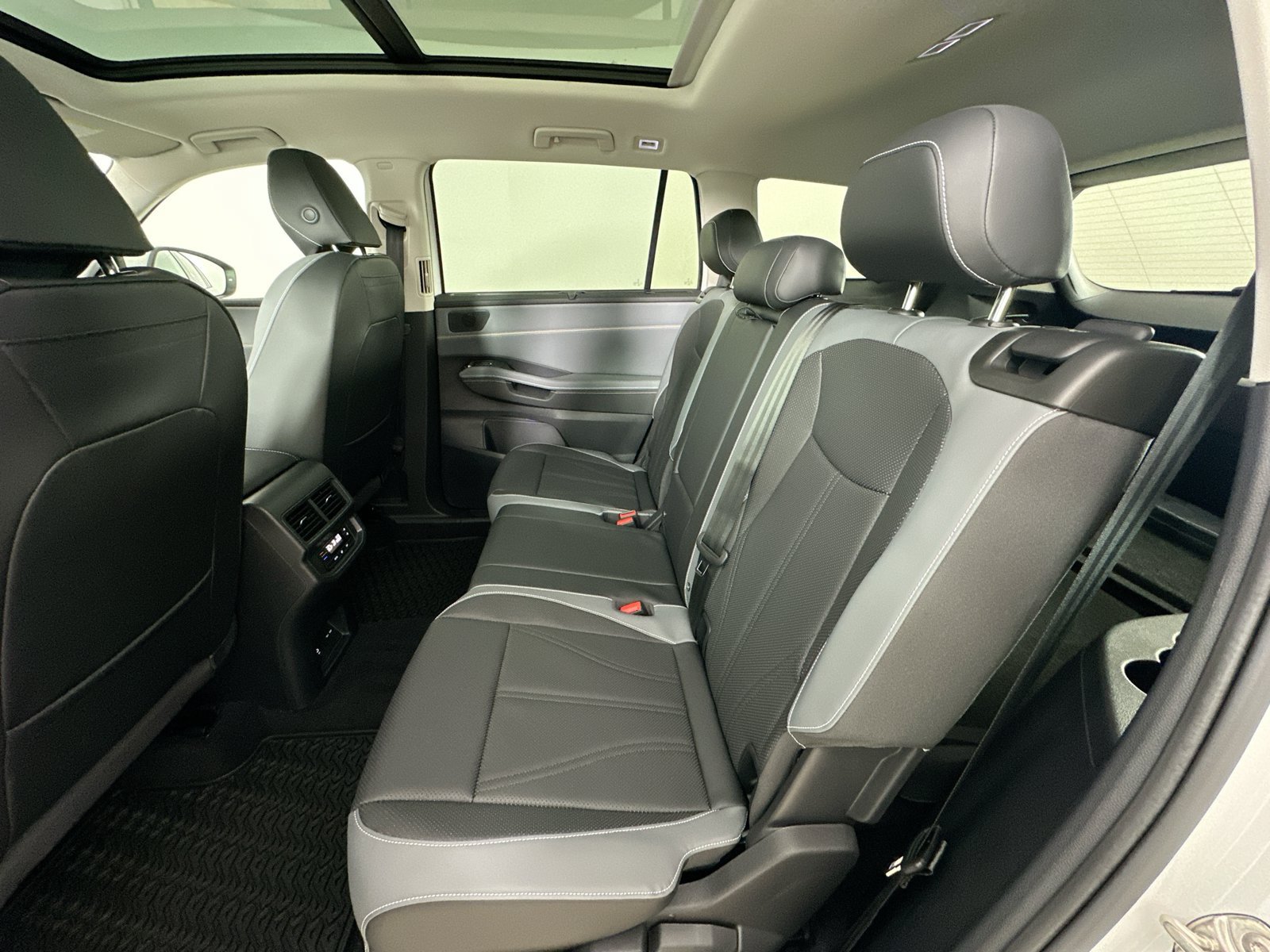 New 2027 Volkswagen Atlas SE AWD/4WD image 37