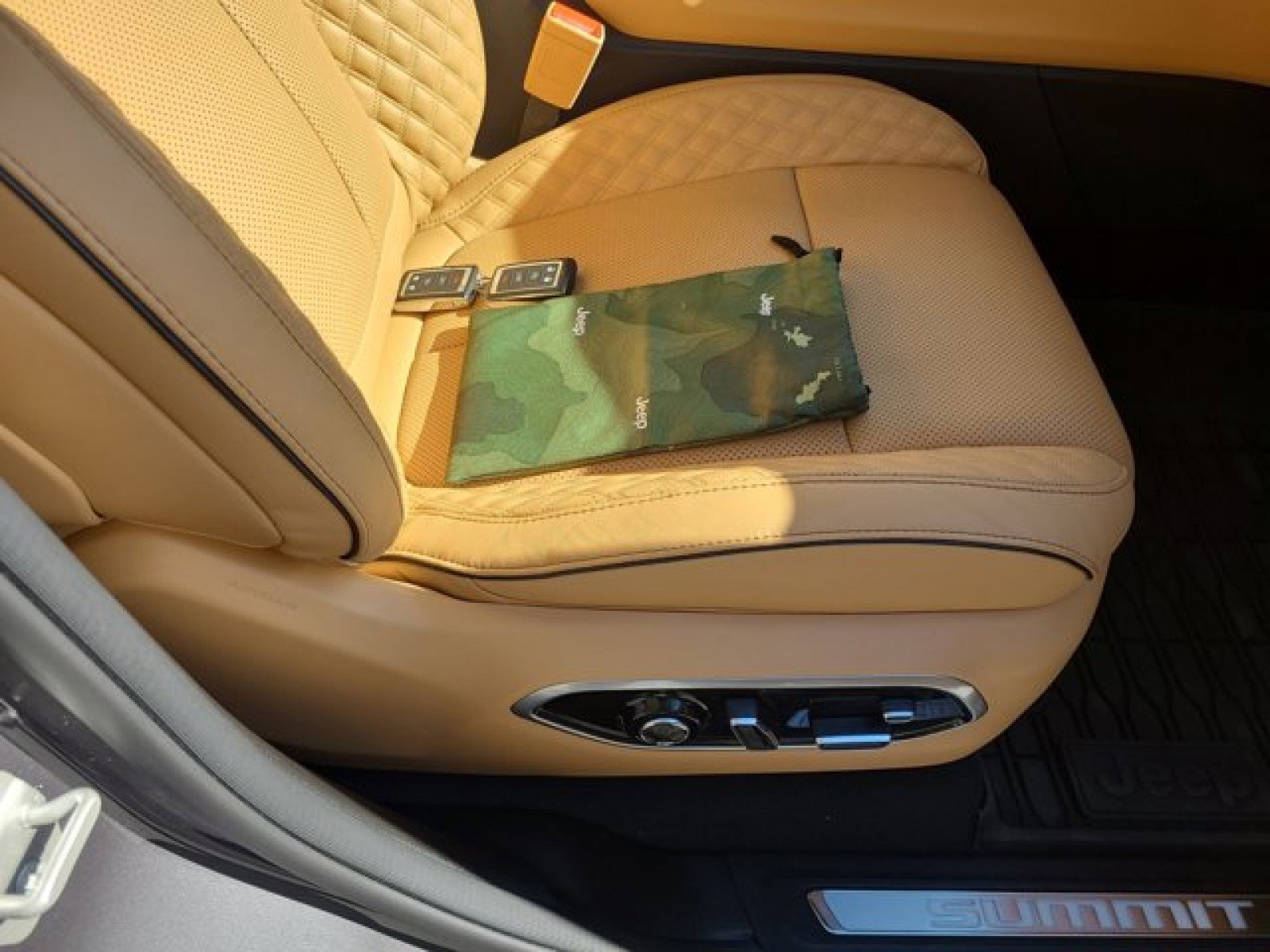 Used 2024 Jeep Grand Cherokee L Summit image 23