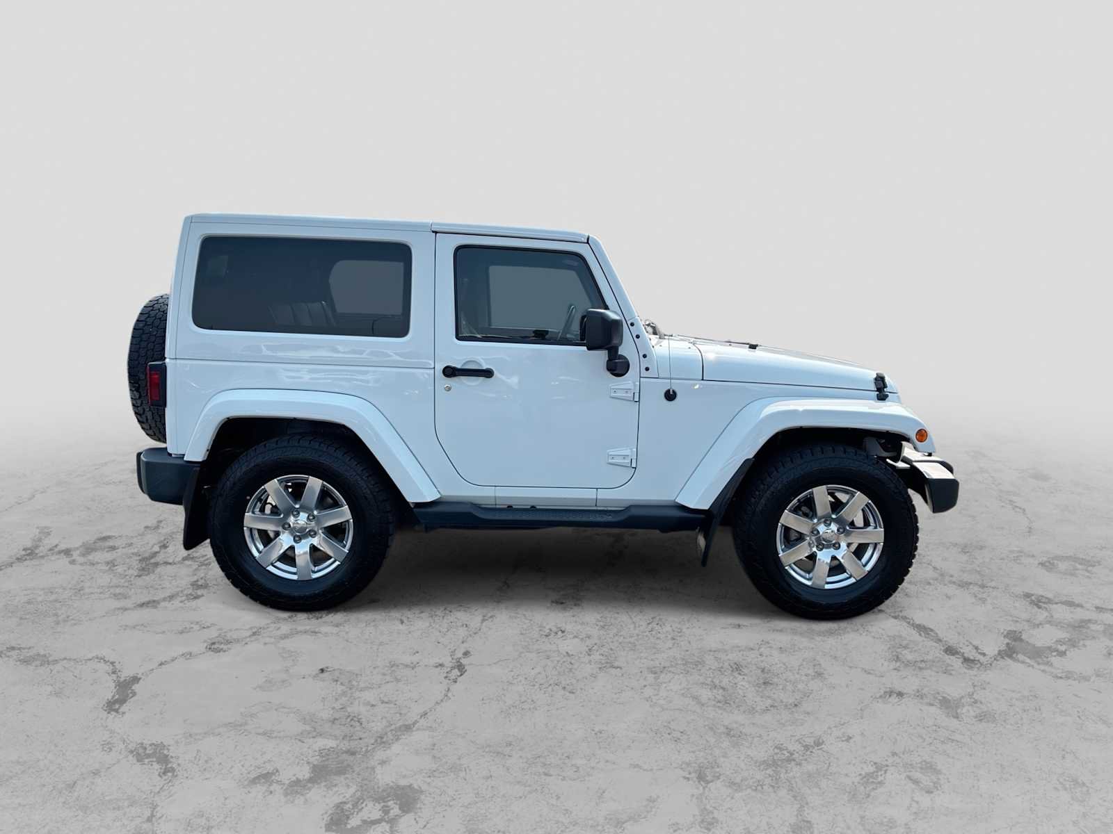 Used 2017 Jeep Wrangler Sahara w/ Connectivity Group AWD/4WD image 9