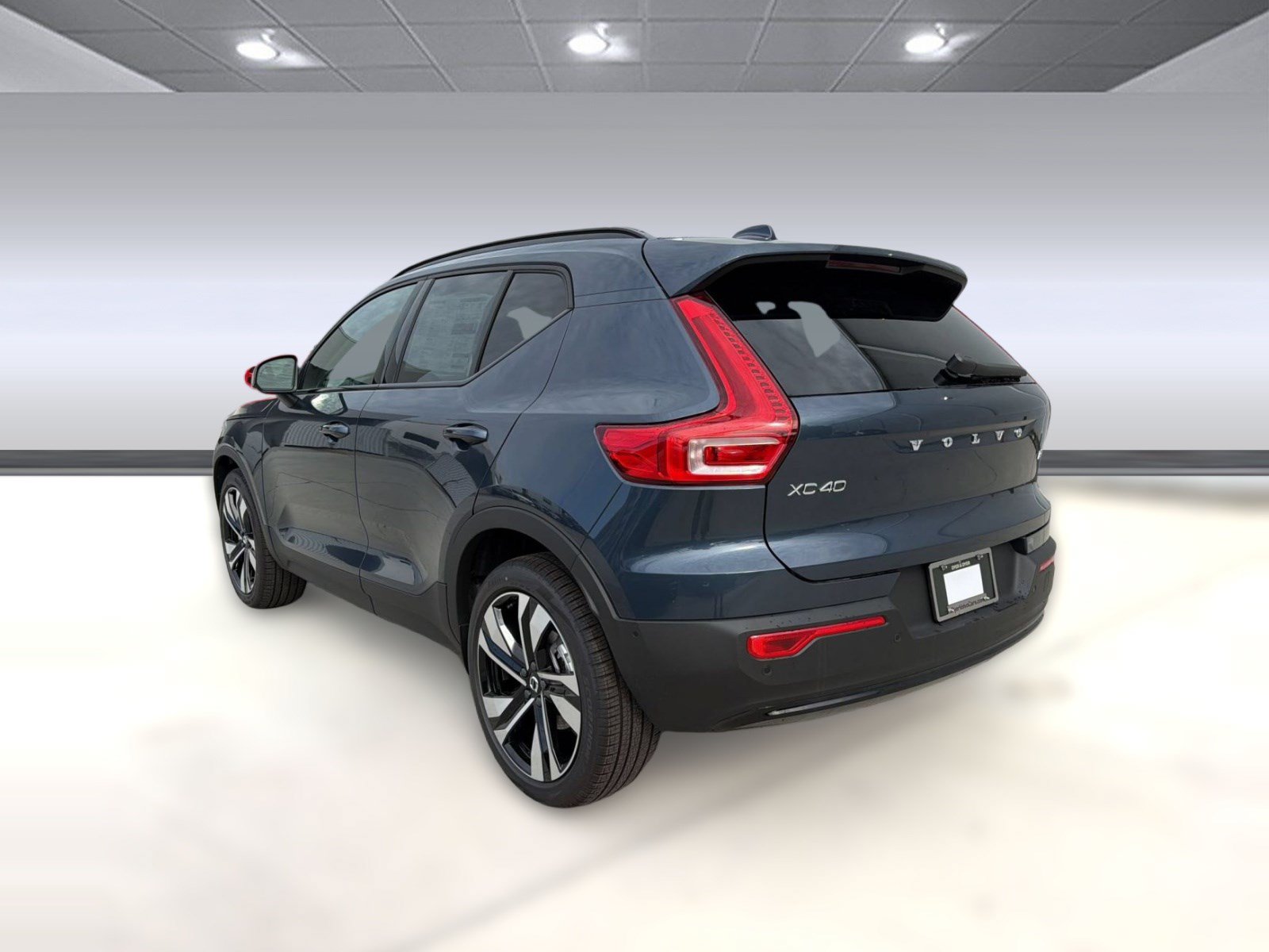 New 2026 Volvo XC40 B5 Ultra w/ Climate Package AWD/4WD image 3