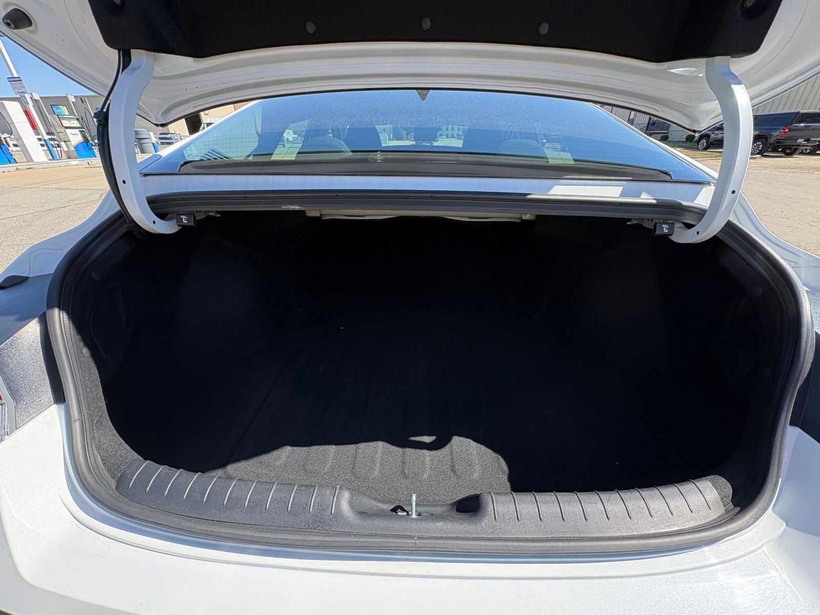 Used 2025 Hyundai Elantra SEL image 32