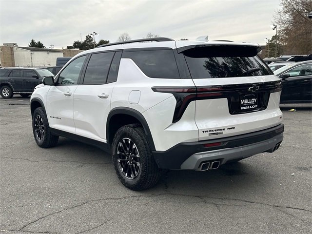 Used 2024 Chevrolet Traverse Z71 image 3