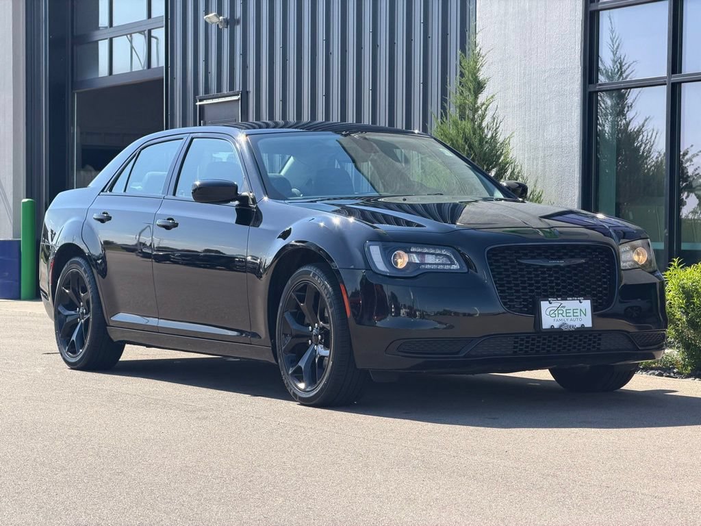 Used 2023 Chrysler 300 Touring w/ Sport Appearance Package RWD image 4