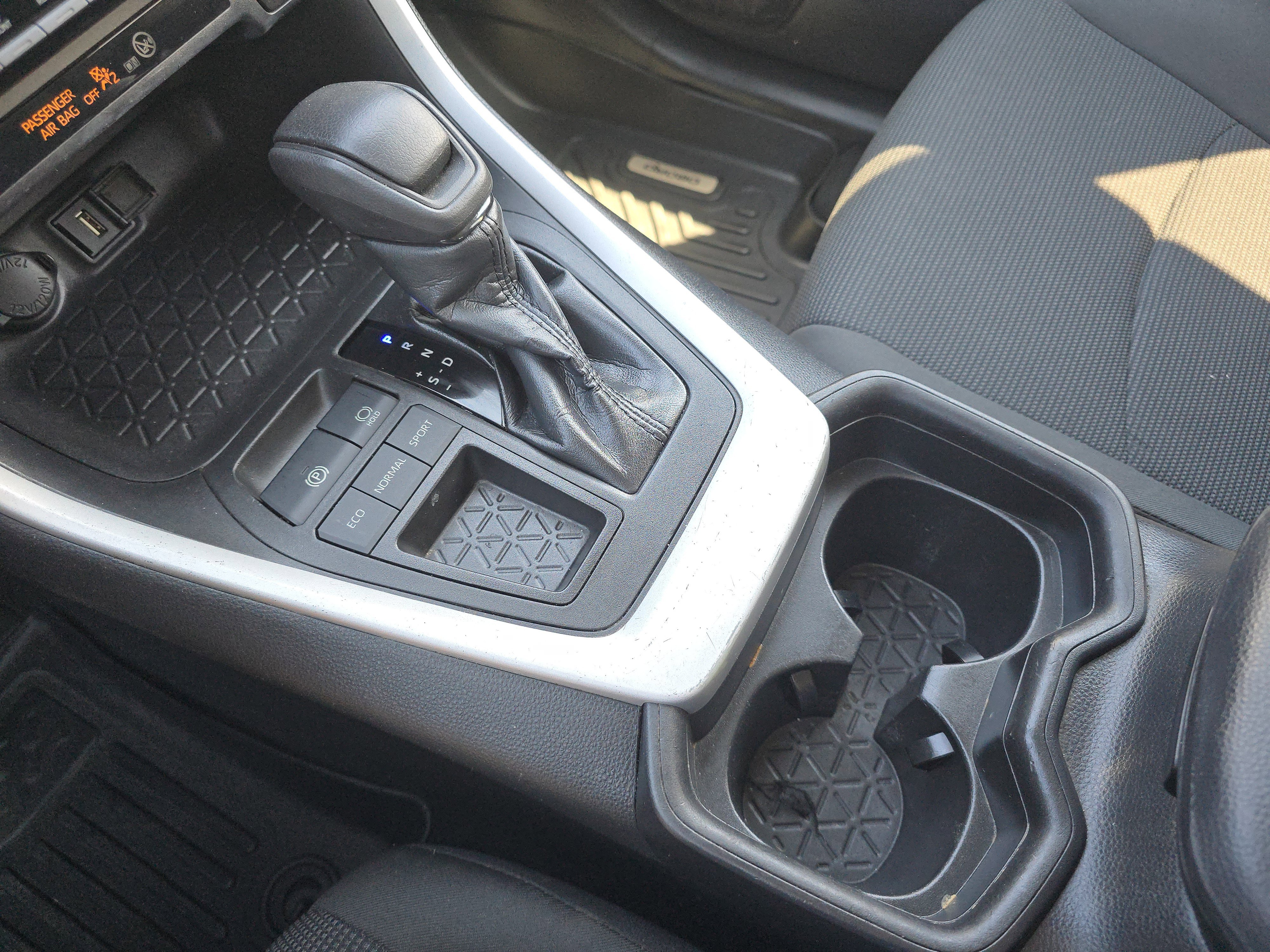 Used 2021 Toyota RAV4 LE image 23