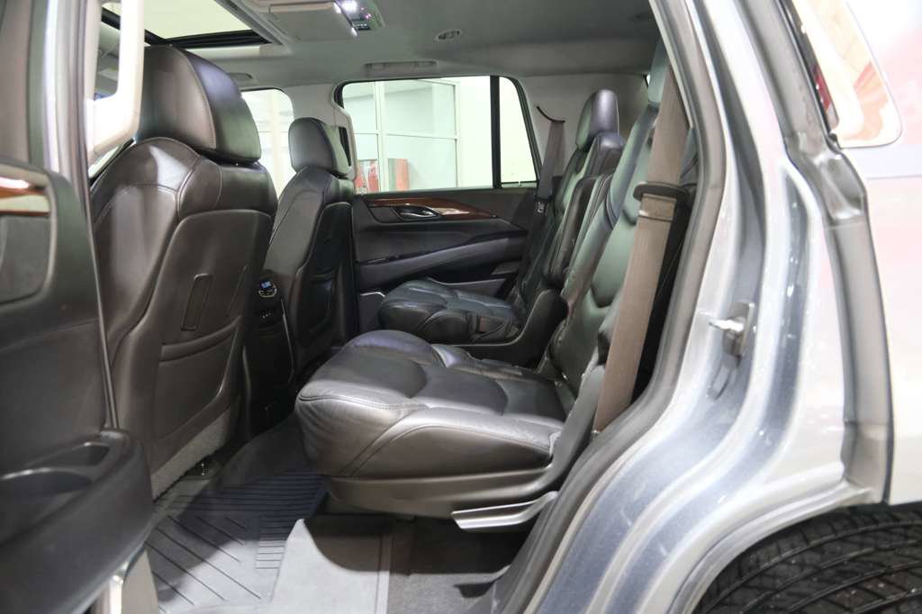 Used 2018 Cadillac Escalade Premium Luxury AWD/4WD image 22