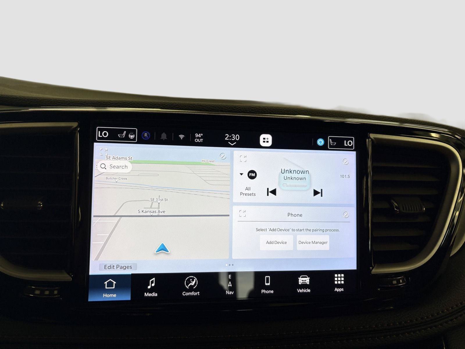 Used 2024 Chrysler Pacifica Pinnacle FWD image 34