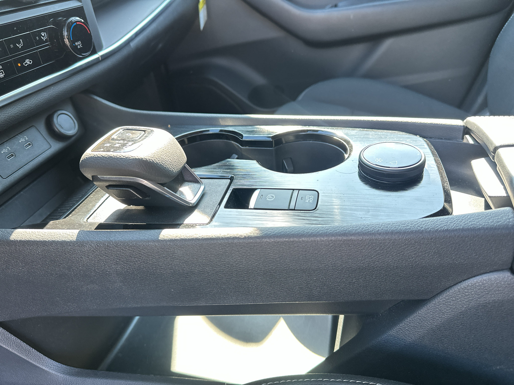Used 2025 Nissan Rogue S AWD/4WD image 25