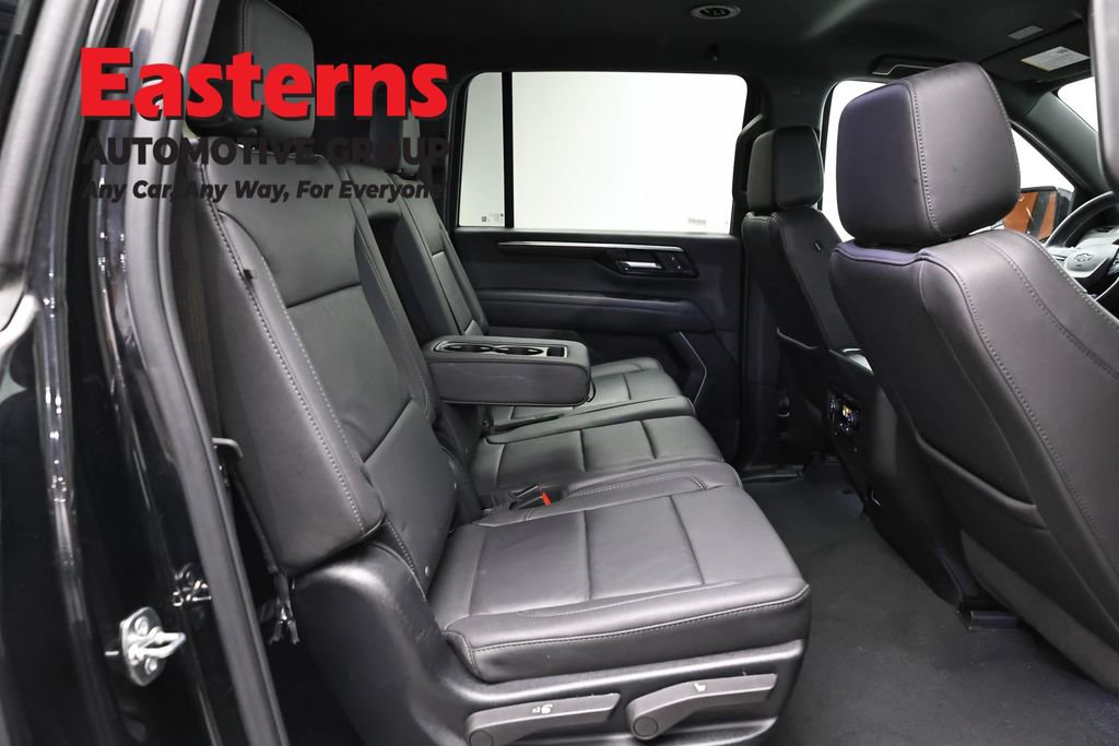 Used 2025 Chevrolet Suburban Z71 AWD/4WD image 25