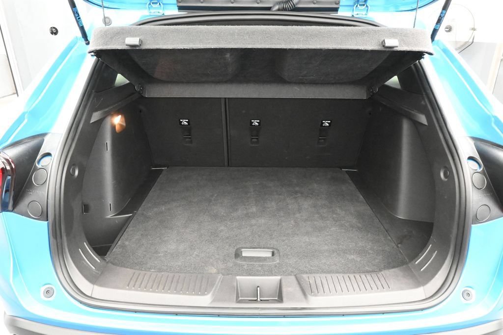 Used 2025 Chevrolet Trax RS FWD image 33