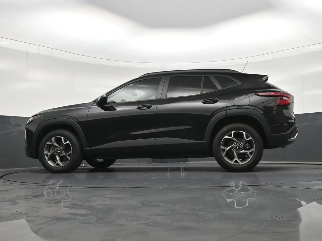 Used 2025 Chevrolet Trax LT FWD image 24