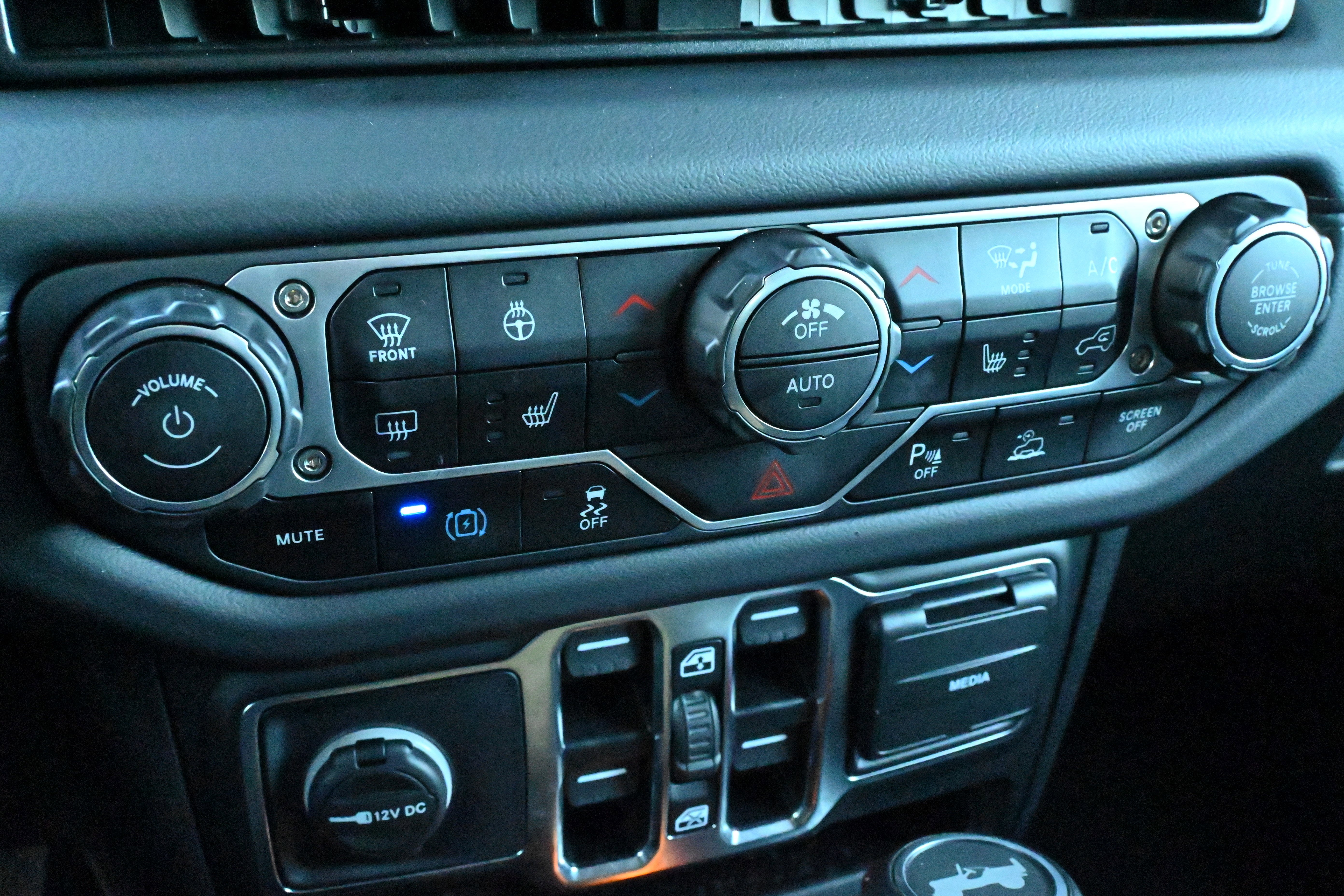 Used 2025 Jeep Wrangler Sahara w/ Safety Group image 24