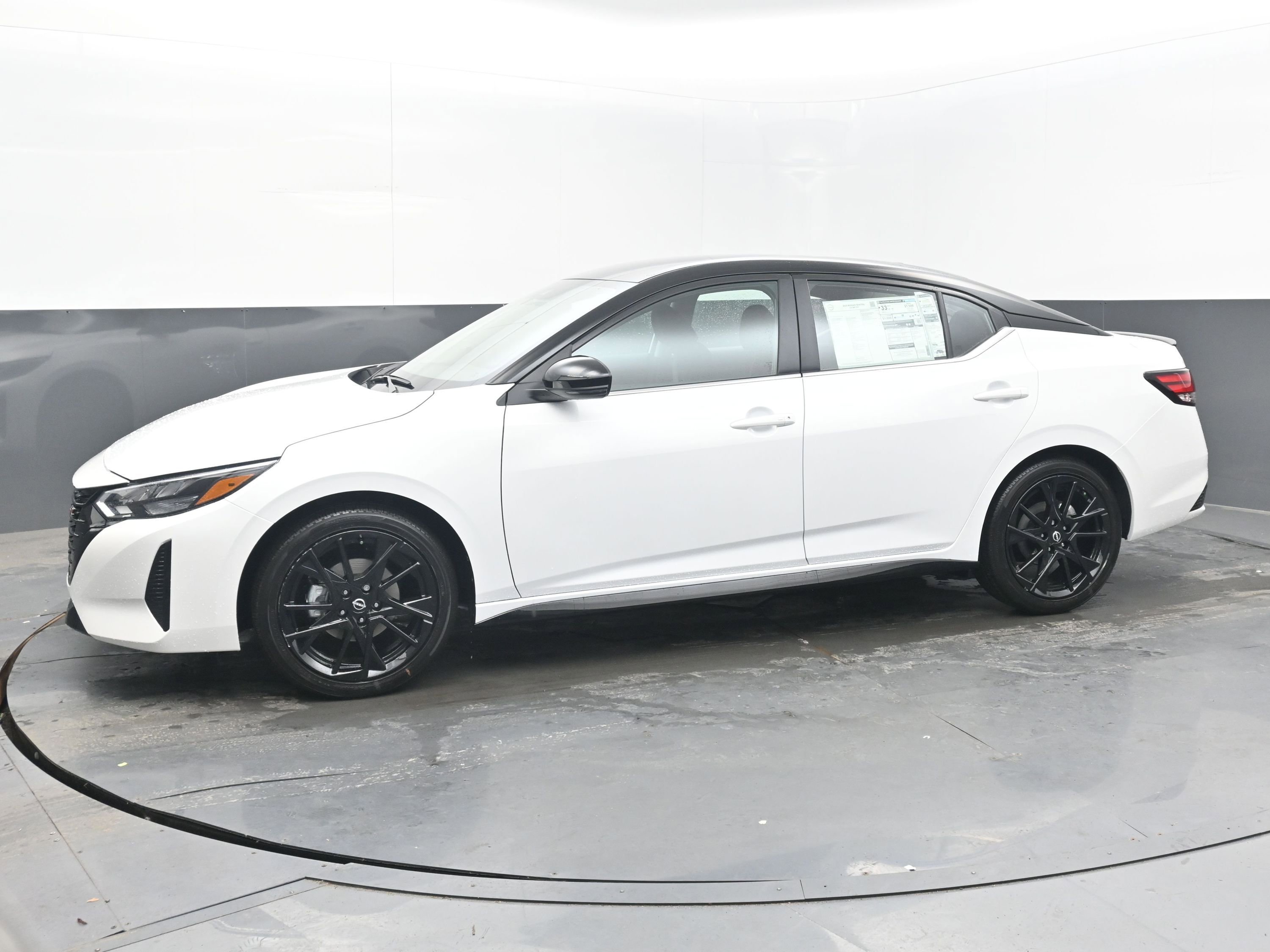 New 2025 Nissan Sentra SR w/ Midnight Edition image 4