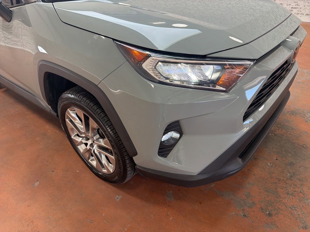 Used 2021 Toyota RAV4 XLE Premium image 9