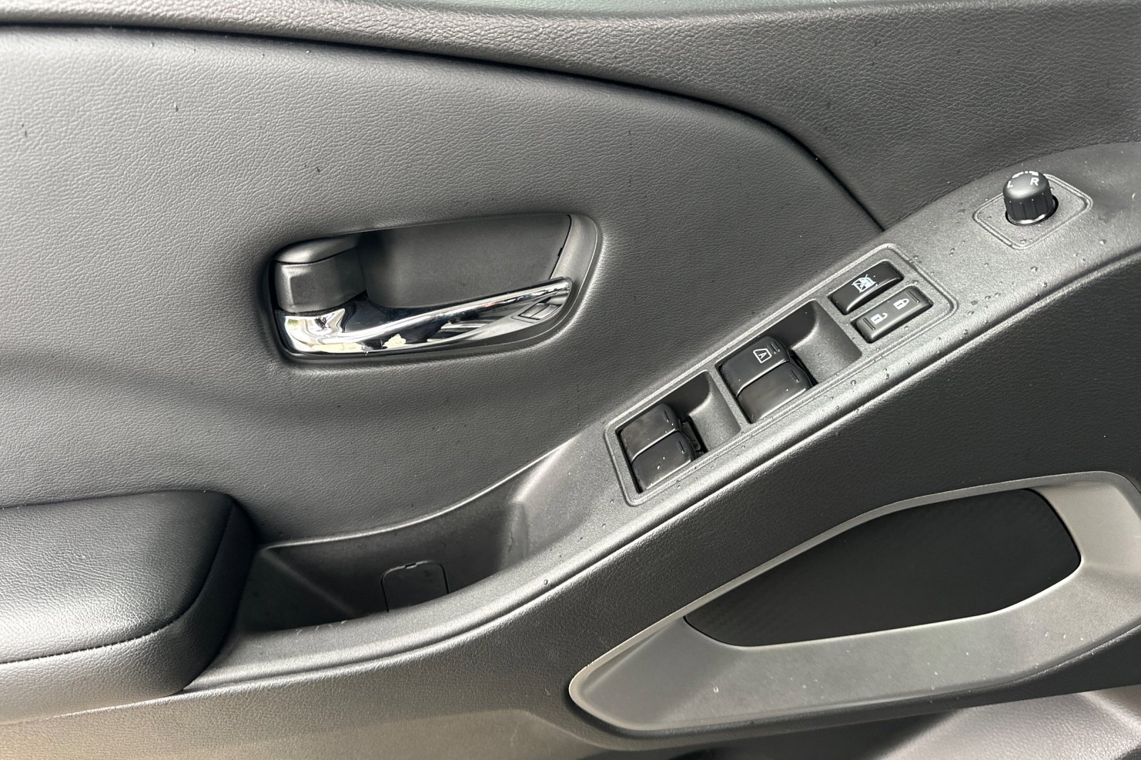 Used 2025 Nissan Frontier SV w/ SV Convenience Package image 13