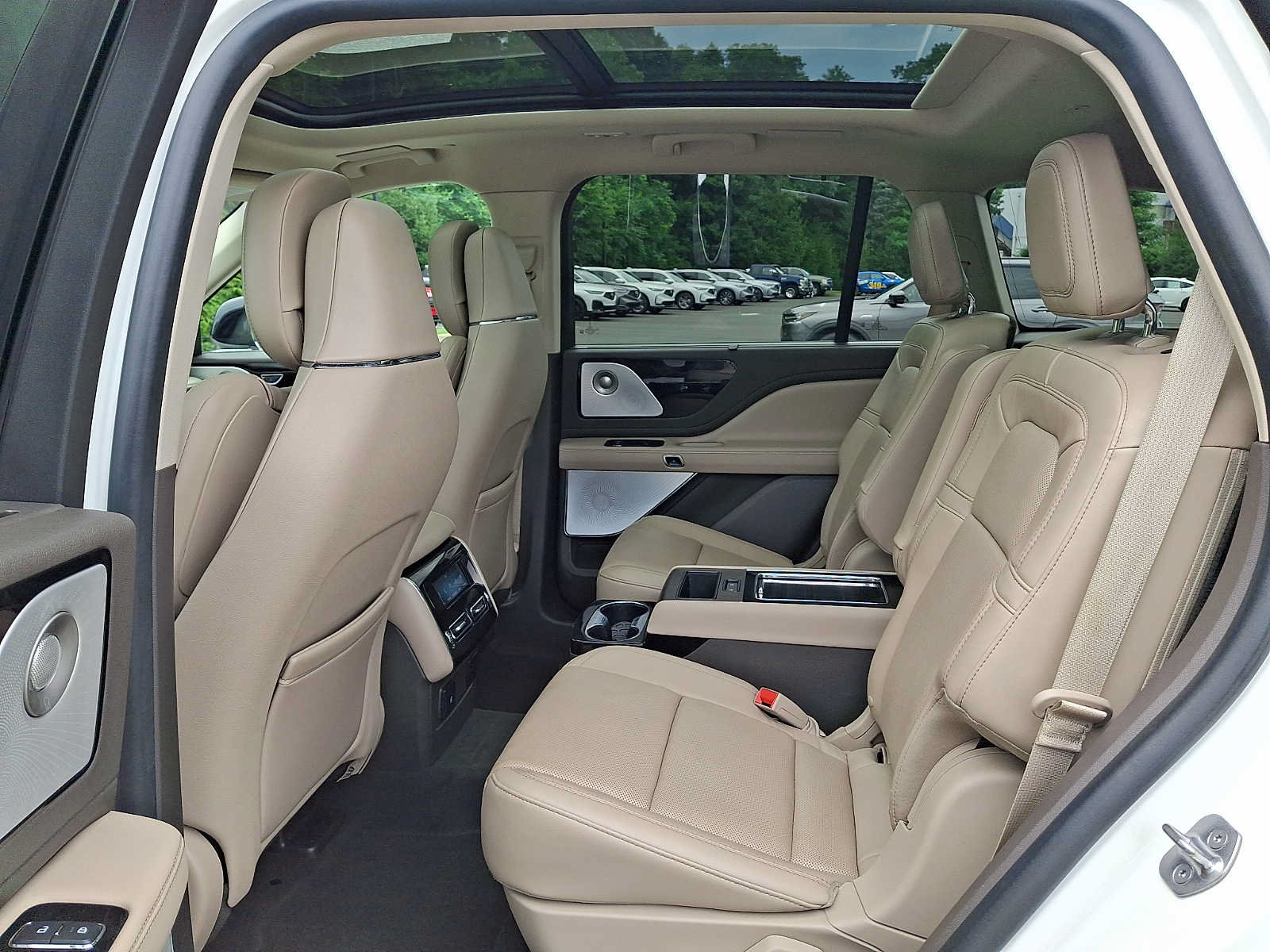Used 2022 Lincoln Aviator Reserve AWD/4WD image 10