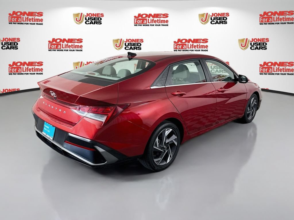 Certified 2025 Hyundai Elantra SEL FWD image 17