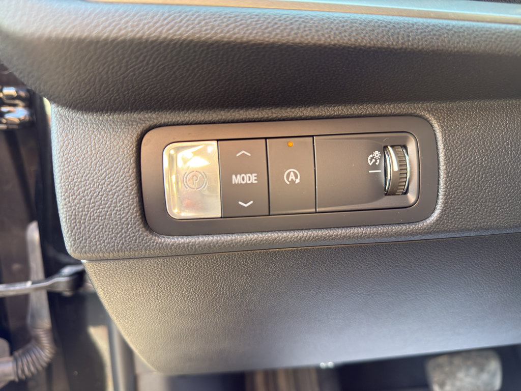 Used 2025 Chevrolet Traverse LT image 17